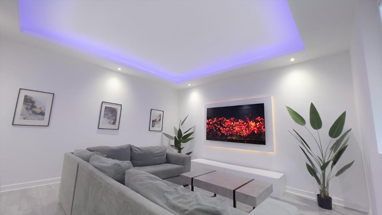Stunning Luxury Apartment Near Motherwell ウィショウ エクステリア 写真
