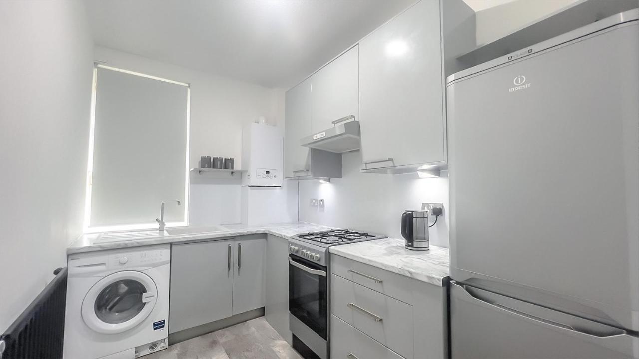 Stunning Luxury Apartment Near Motherwell ウィショウ エクステリア 写真