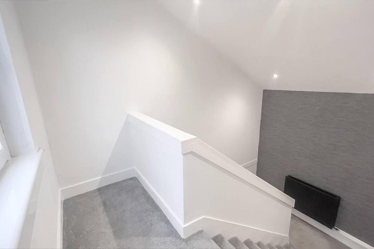 Stunning Luxury Apartment Near Motherwell ウィショウ エクステリア 写真