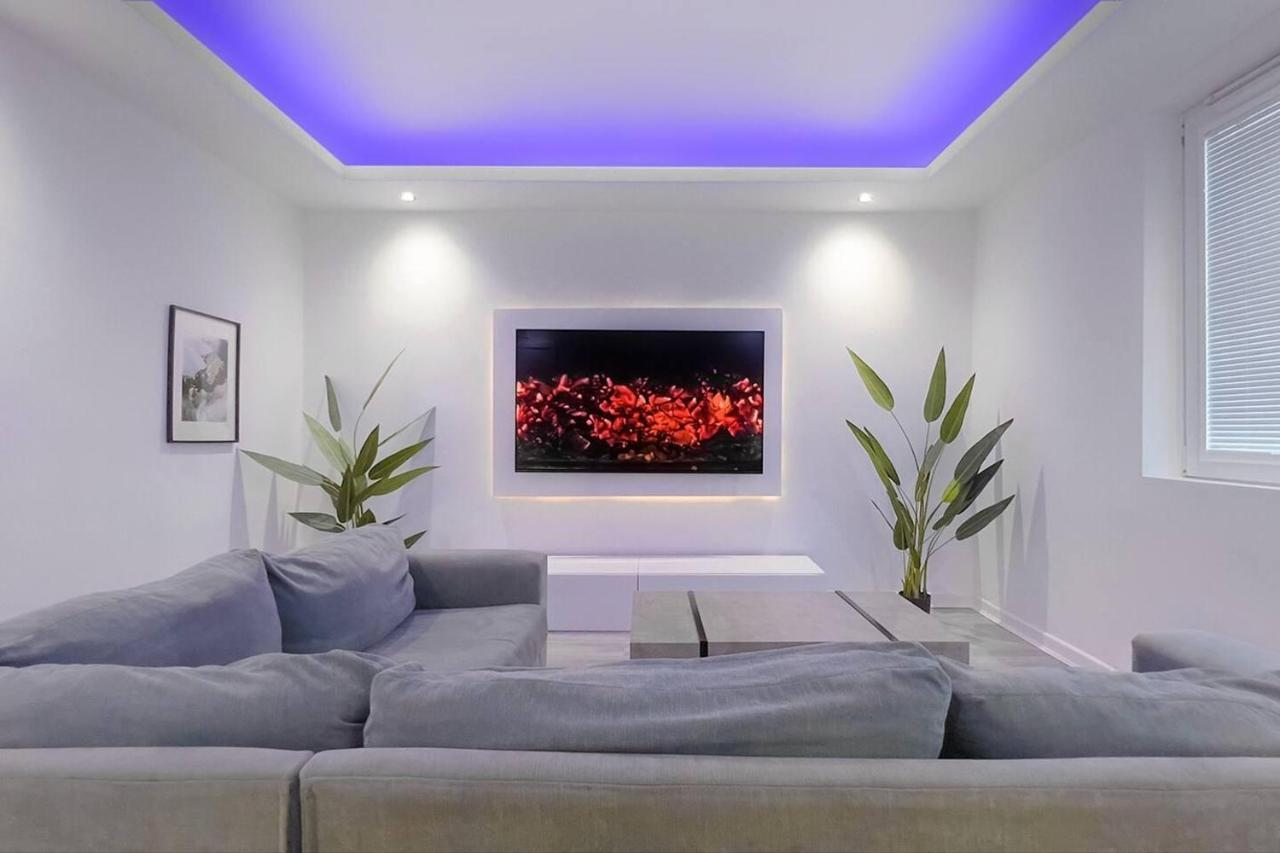 Stunning Luxury Apartment Near Motherwell ウィショウ エクステリア 写真