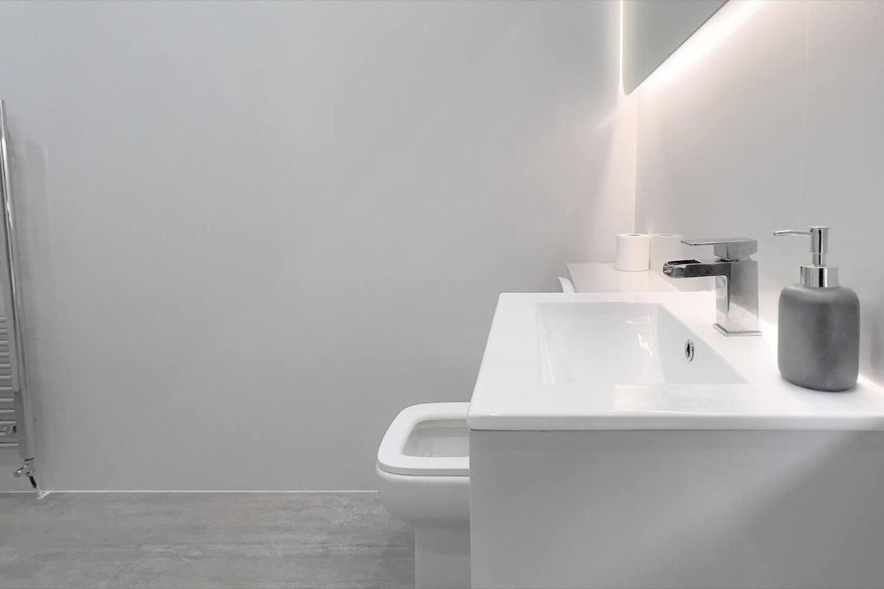 Stunning Luxury Apartment Near Motherwell ウィショウ エクステリア 写真