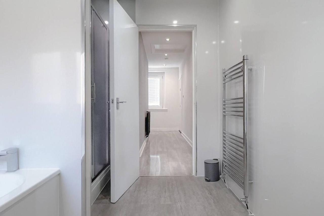 Stunning Luxury Apartment Near Motherwell ウィショウ エクステリア 写真