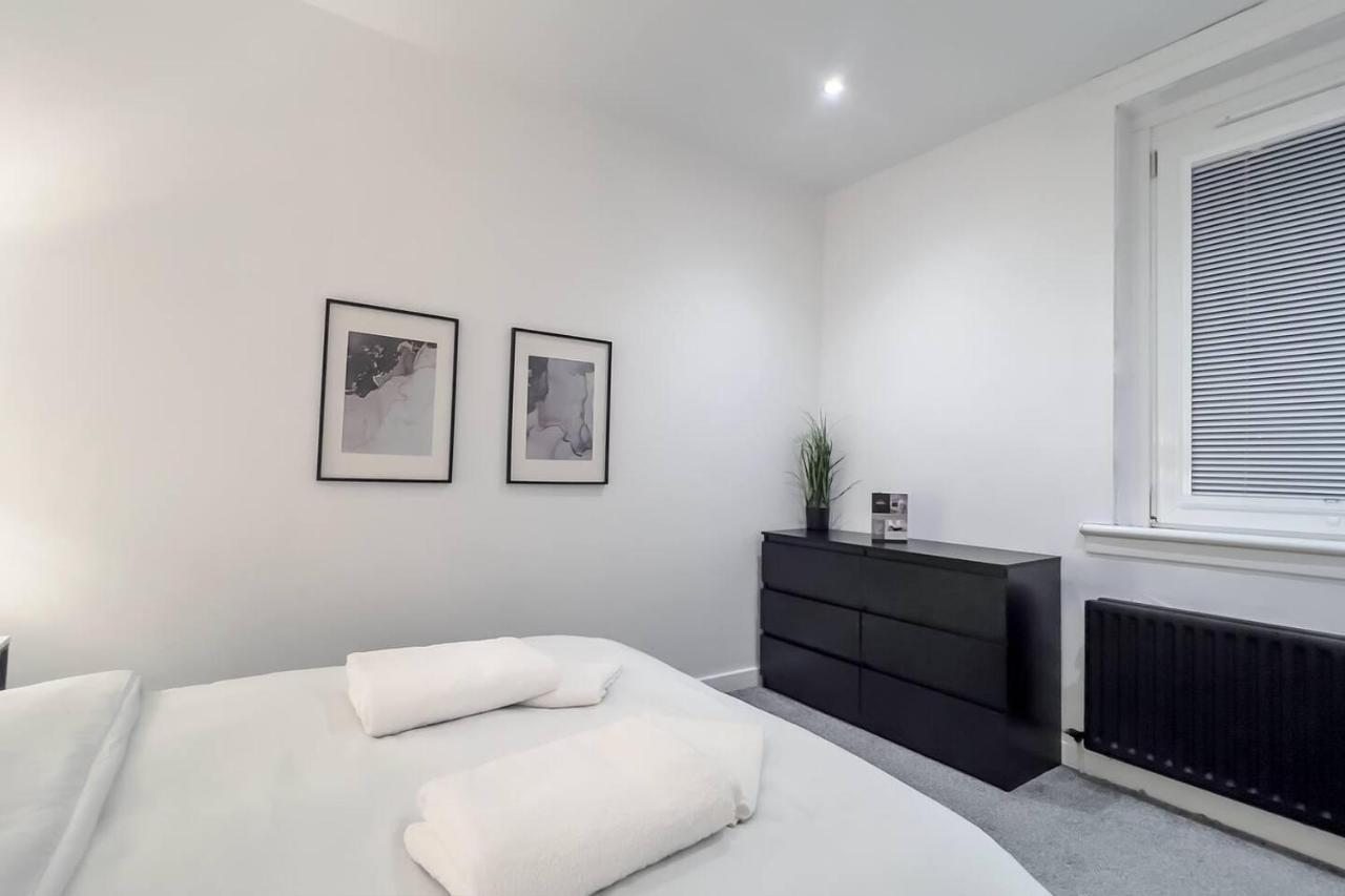 Stunning Luxury Apartment Near Motherwell ウィショウ エクステリア 写真