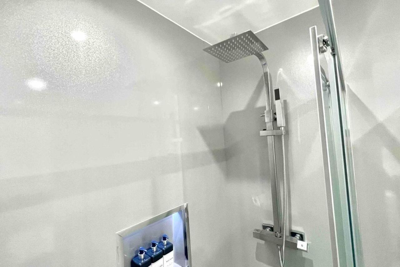 Stunning Luxury Apartment Near Motherwell ウィショウ エクステリア 写真
